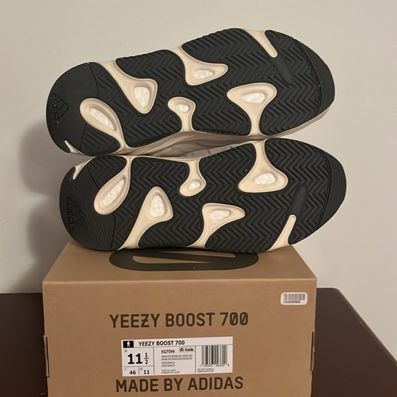 Yeezy 700 “Analog” - Picture 3 of 3